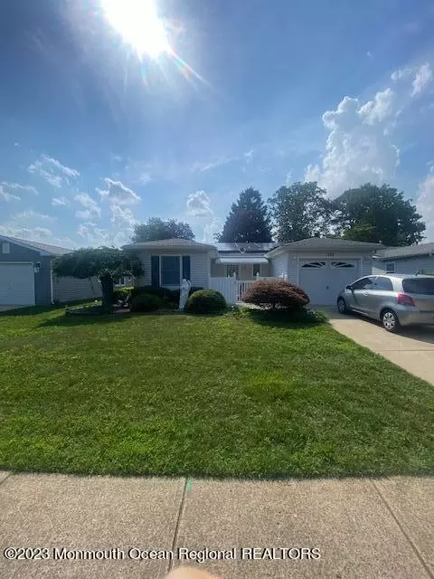 172 Courtshire Dr, Brick, NJ 08723