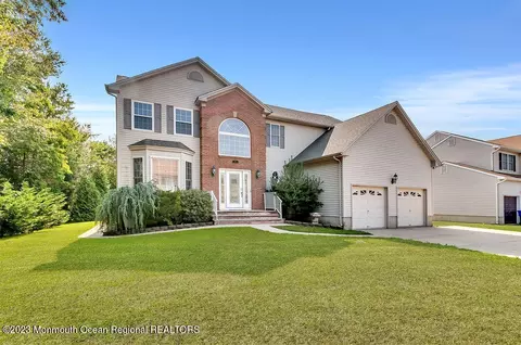 4 Jefferson Dr, Brick, NJ 08724
