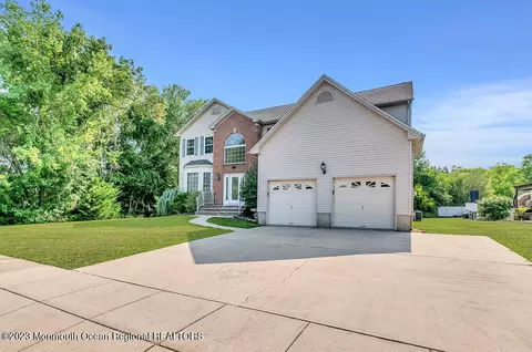 4 Jefferson Dr, Brick, NJ 08724 photo 2