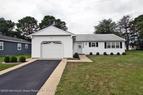 21 Panama Ct, Toms River, NJ 08757