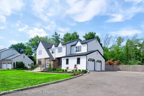 43 Manor Dr, Marlboro, NJ 07746