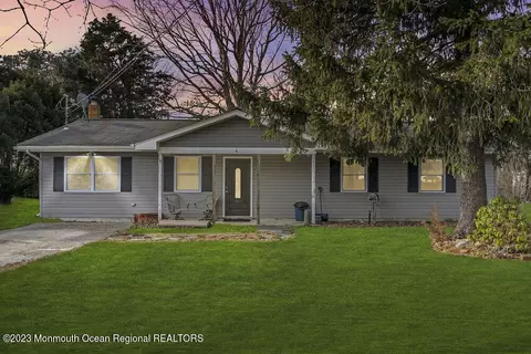 4 Tern Ct, Forked River, NJ 08731