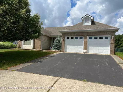 15 Cohansey Dr, Toms River, NJ 08757