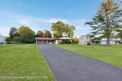 6 Woodford Ln, Manalapan, NJ 07726