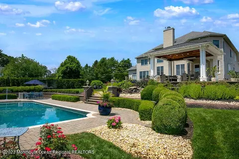 15 Pegasus Dr, Tinton Falls, NJ 07724