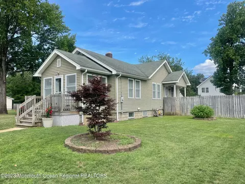 603 Oak St, Lakehurst, NJ 08733