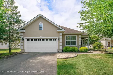 22 Hidden Lake Cir, Barnegat, NJ 08005