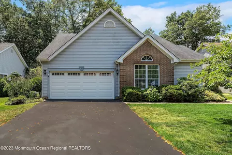 49 Symphony Ave, Bayville, NJ 08721