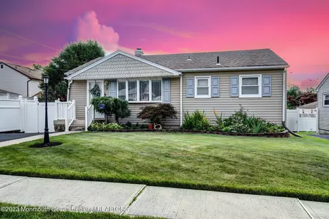 8 Kosene St, Woodbridge, NJ 07095