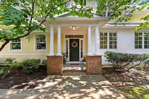 63 Thornbrooke Dr, Shrewsbury, NJ 07702