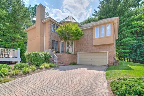 70 Laguna Hills Ct, Holmdel, NJ 07733