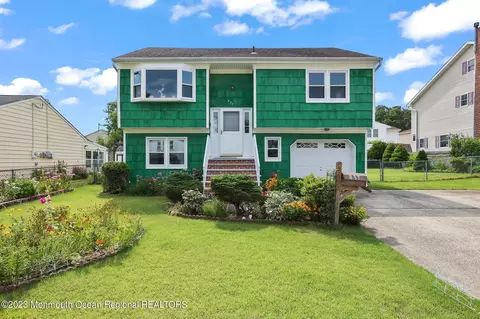 837 Ridge Rd, Keyport, NJ 07735