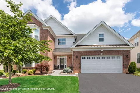 22 Alderbrook Dr, Monroe, NJ 08831