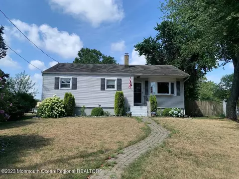 19 Vanada Dr, Tinton Falls, NJ 07753