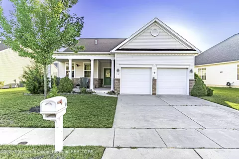 6 Ventnor Ct, Waretown, NJ 08758