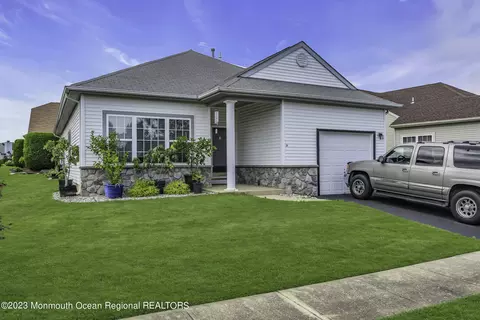 28 Ravenna Rd, Manchester, NJ 08759
