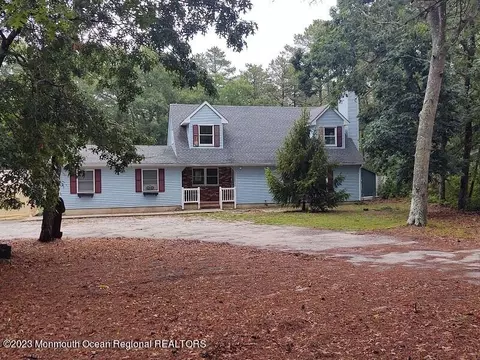 28 Stagecoach Ct, Little Egg Harbor, NJ 08087