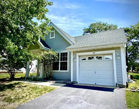 6 Fountain View Dr, Barnegat, NJ 08005