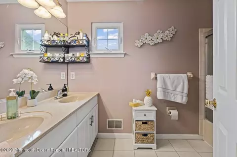 14 Reddington Dr, Matawan, NJ 07747 photo 32