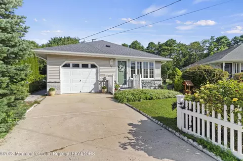 26 Mount Blanc Ln, Toms River, NJ 08753