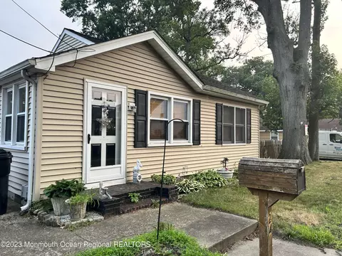24 Dalby Pl, North Middletown, NJ 07748