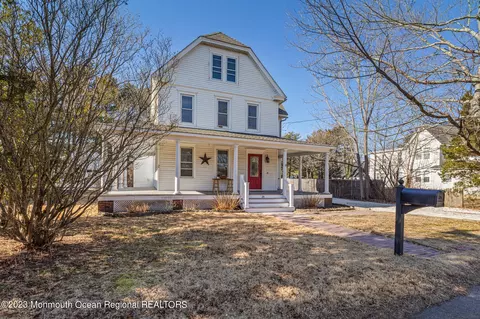 26 Division St, Manahawkin, NJ 08050