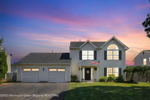 25 Gettysburg Dr, Howell, NJ 07731