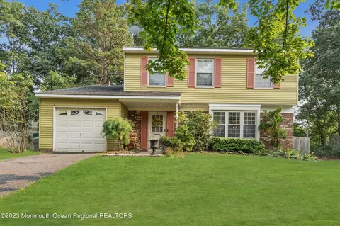 13 Kettle Ct, Howell, NJ 07731
