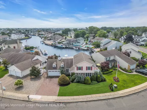 1518 Laguna Dr, Point Pleasant, NJ 08742