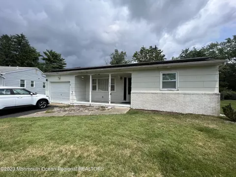 110 Chamberlain Ct, Toms River, NJ 08757