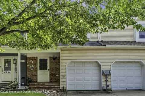 21 Bramble Ln, Matawan, NJ 07747