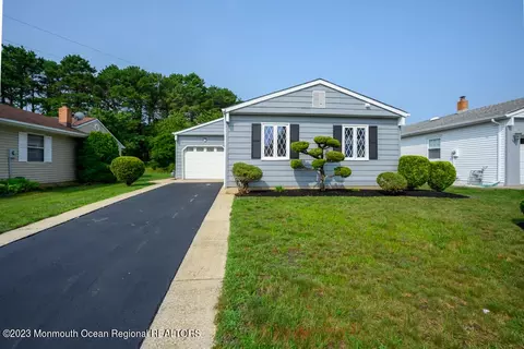 162 Davenport Rd, Toms River, NJ 08757