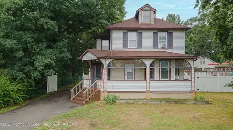580 Marlboro Rd, Old Bridge, NJ 08857