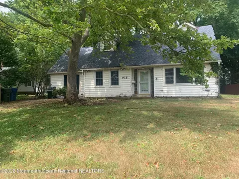 915 Raymere Ave, Ocean, NJ 07712