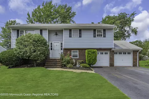 5 N Parkview Ter, Hazlet, NJ 07730