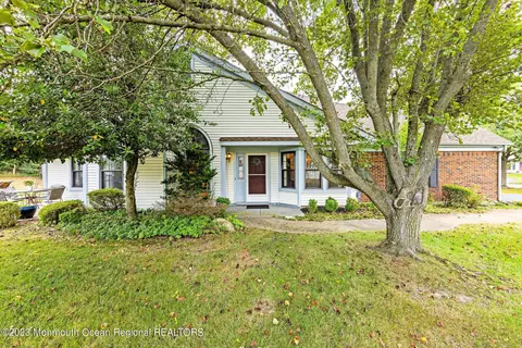 95 Old Orchard Ln, Ocean, NJ 07712