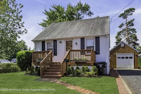 46 Edward Ave, Belford, NJ 07718