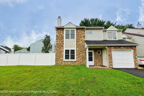 12 Jason St, Dayton, NJ 08810