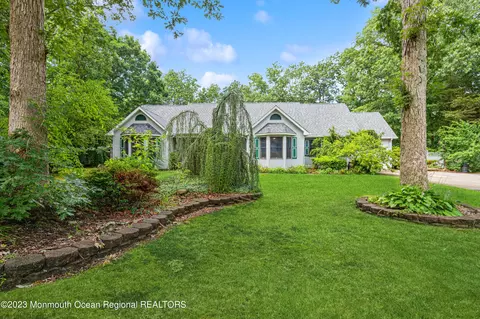 135 Foxhollow Dr, Lanoka Harbor, NJ 08734