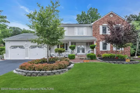 11 Carriage Ct, Marlboro, NJ 07746