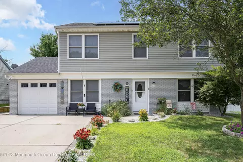 67 Village Dr, Barnegat, NJ 08005