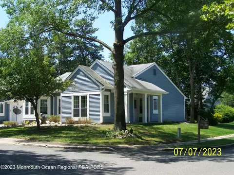 998 Thornbury Ln # b, Manchester, NJ 08759