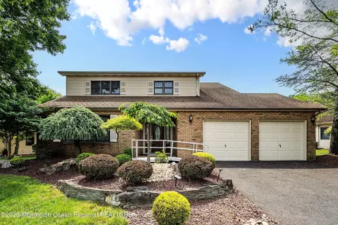 54 Murray Hill Ter, Marlboro, NJ 07746
