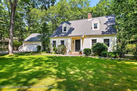 4 Forest Edge Dr, Little Egg Harbor, NJ 08087