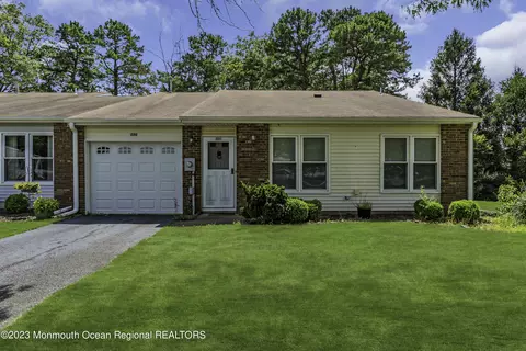 290 Marni Ln, Lakewood, NJ 08701
