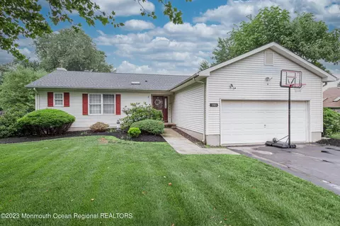 980 Whitehorse Hamilton Square Rd, Hamilton, NJ 08610