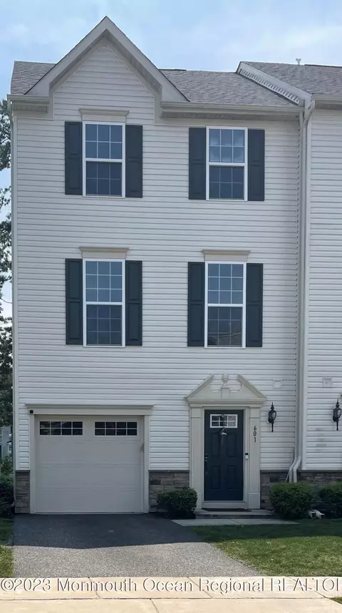 601 Mississippi St #801, Toms River, NJ 08755