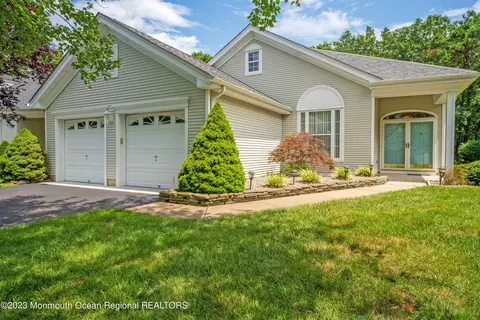 79 Golden Seasons Dr, Lakewood, NJ 08701
