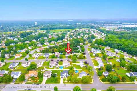 15 Quincy Manor Ln, Burlington, NJ 08016