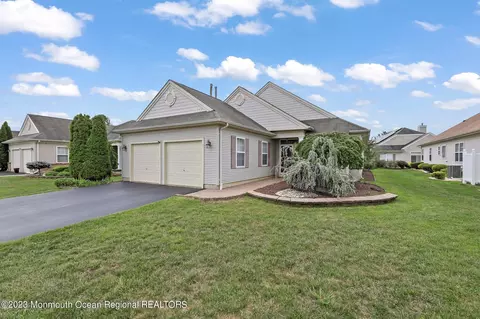 7 Comiche Ct, Manchester, NJ 08759